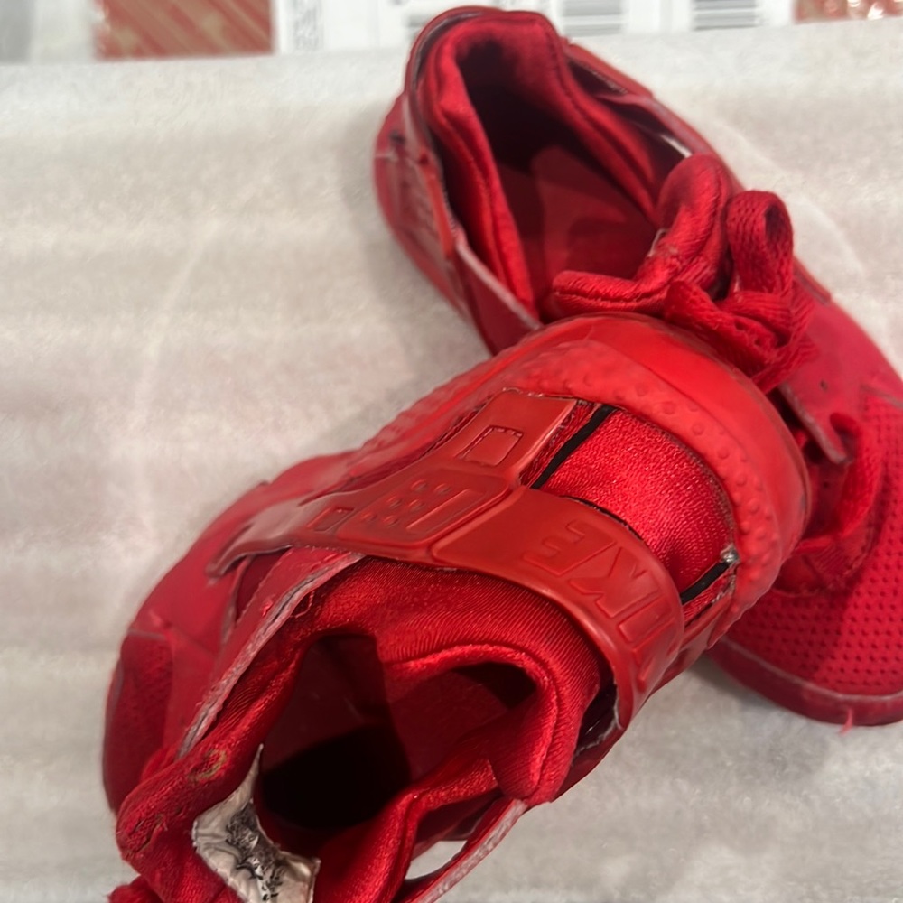 Kids red Nike Huarache size 12c.